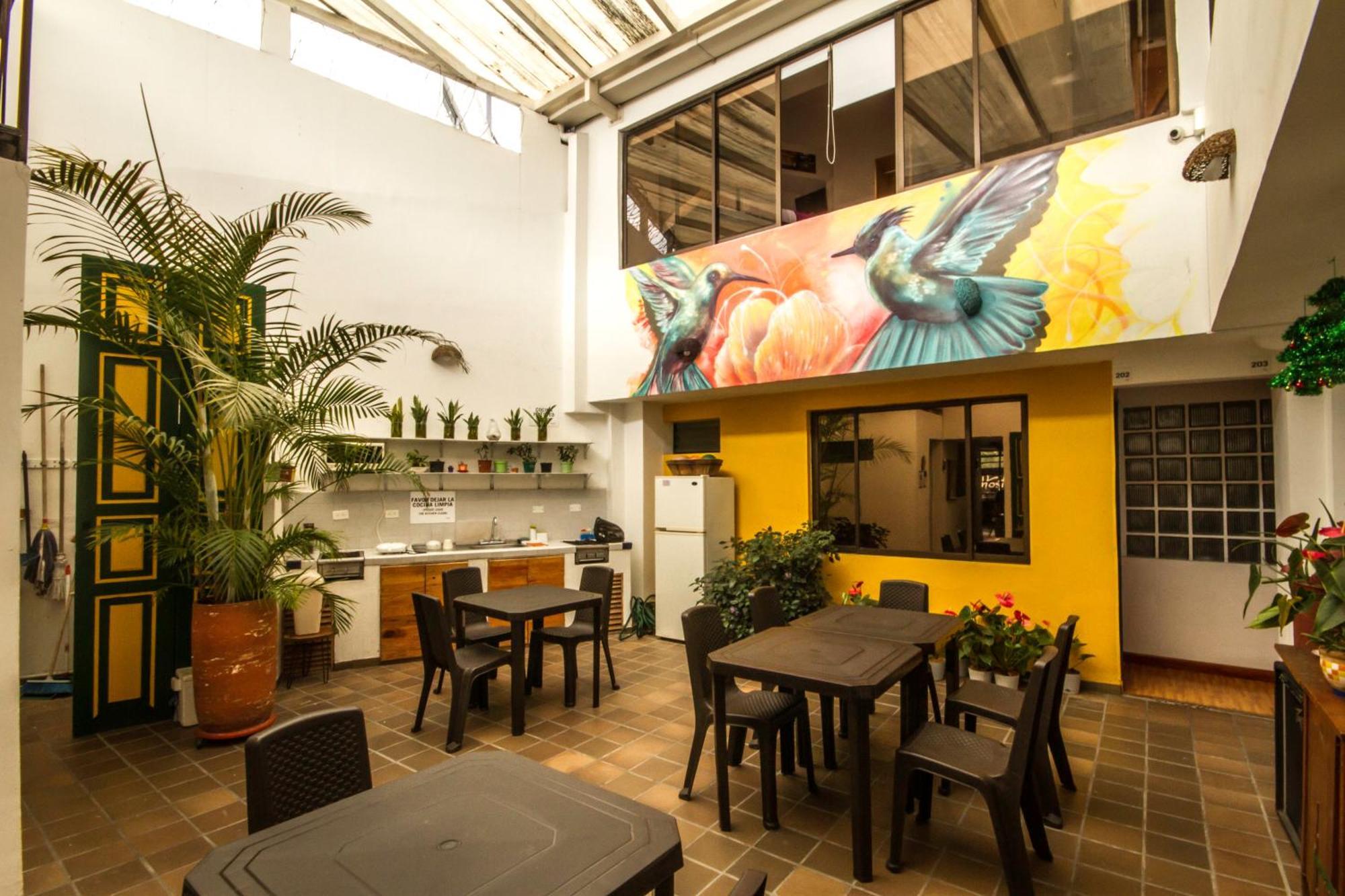 מניזאלס Hostal De La 57 מראה חיצוני תמונה
