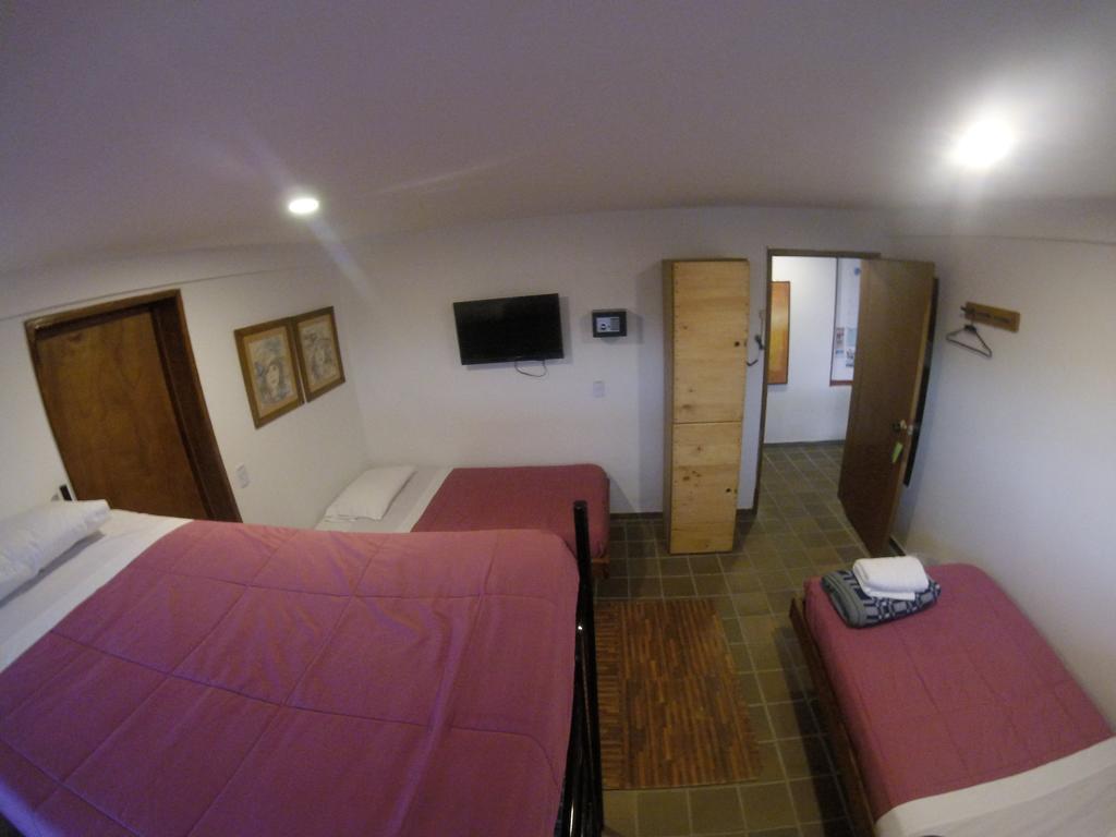 מניזאלס Hostal De La 57 מראה חיצוני תמונה