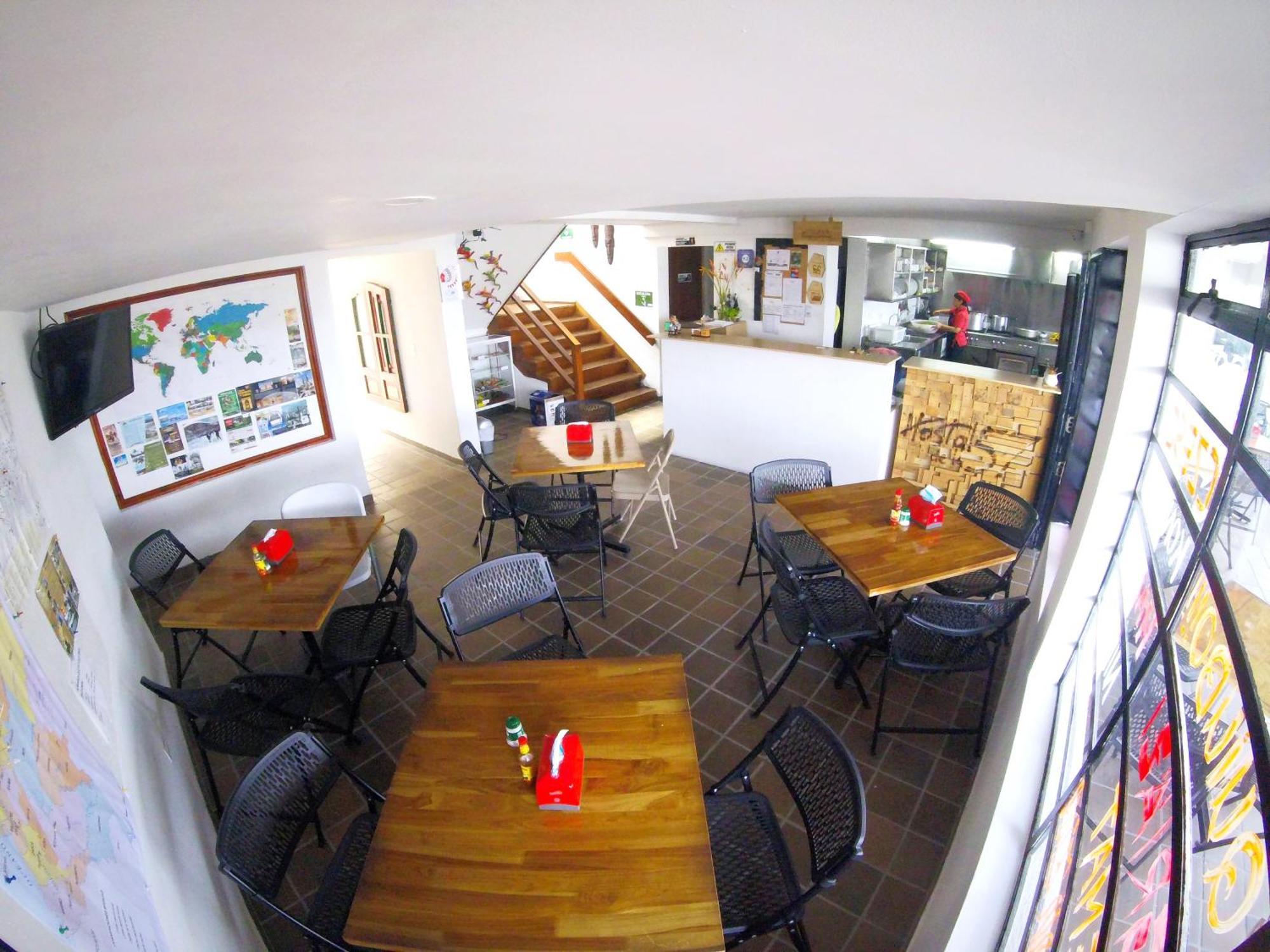 מניזאלס Hostal De La 57 מראה חיצוני תמונה