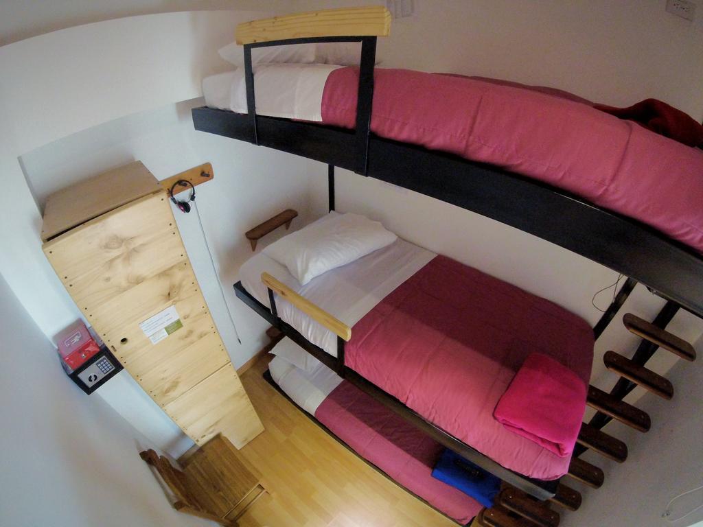 מניזאלס Hostal De La 57 מראה חיצוני תמונה