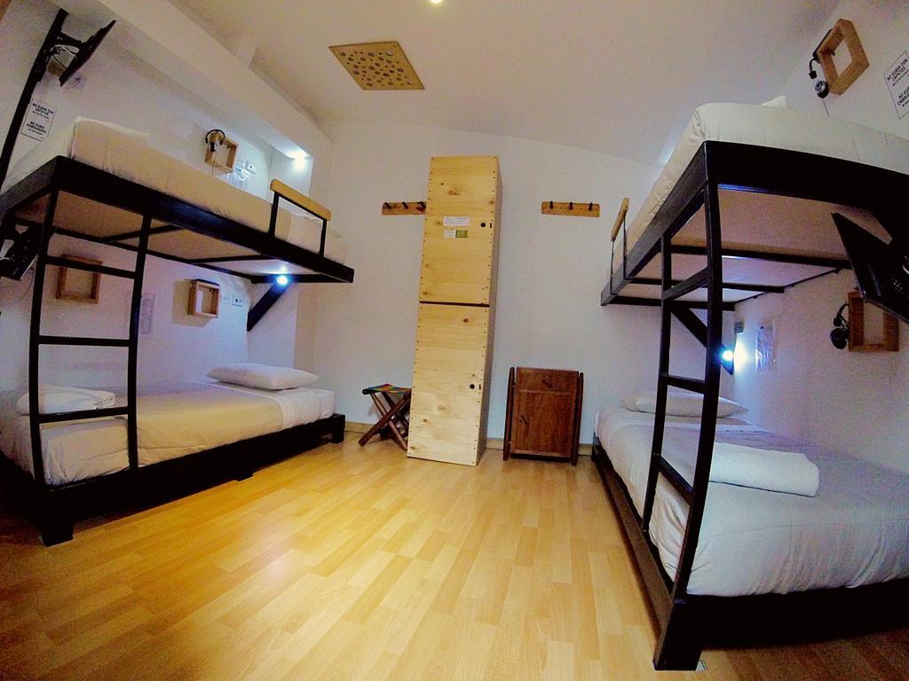מניזאלס Hostal De La 57 מראה חיצוני תמונה